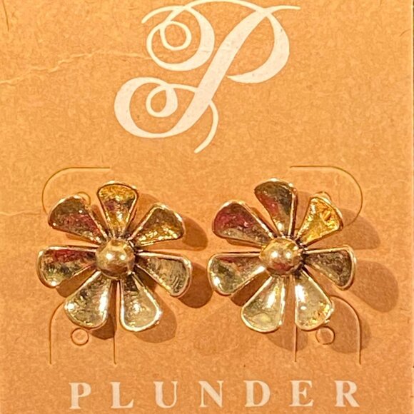 NWT Plunder Flower-shaped Stud Earrings - Picture 2 of 3